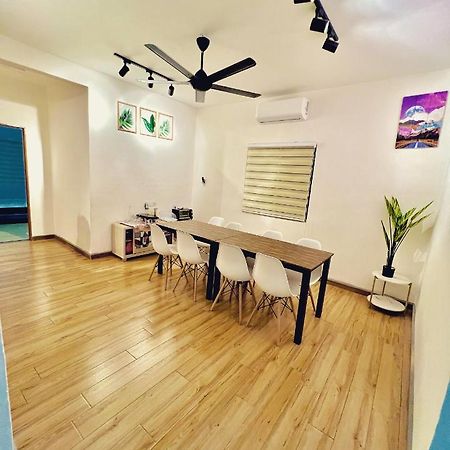 Raees Homestay Kampong Tanjong Minyak Exterior foto