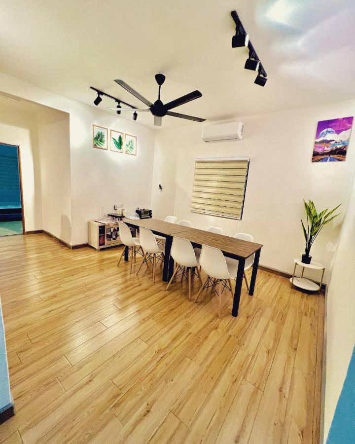 Raees Homestay Kampong Tanjong Minyak Exterior foto