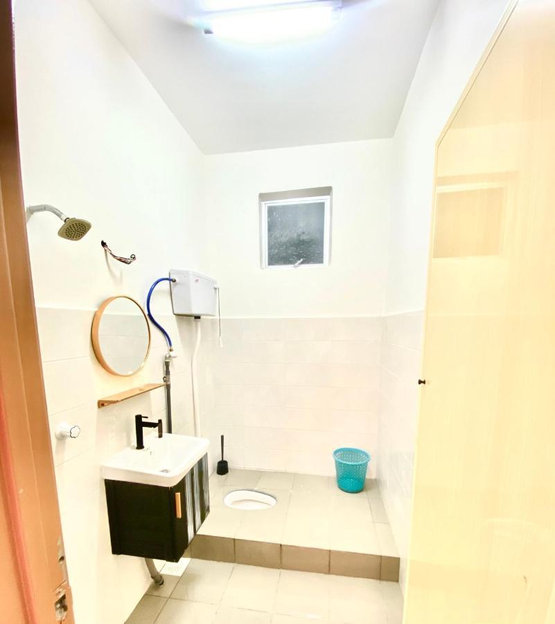 Raees Homestay Kampong Tanjong Minyak Exterior foto