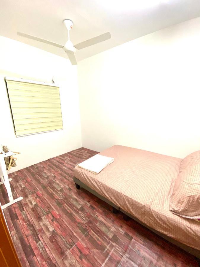 Raees Homestay Kampong Tanjong Minyak Exterior foto