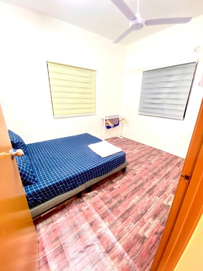 Raees Homestay Kampong Tanjong Minyak Exterior foto