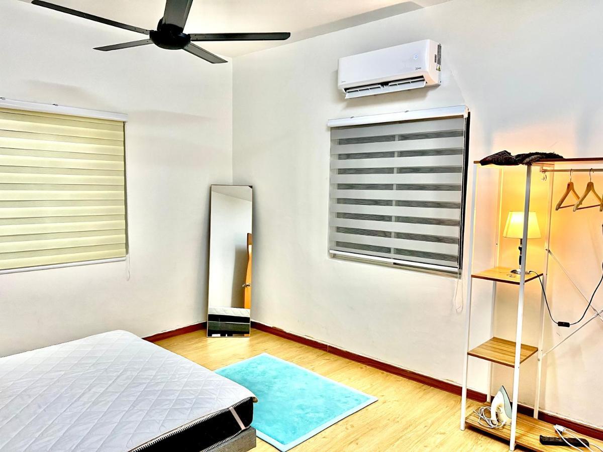 Raees Homestay Kampong Tanjong Minyak Exterior foto