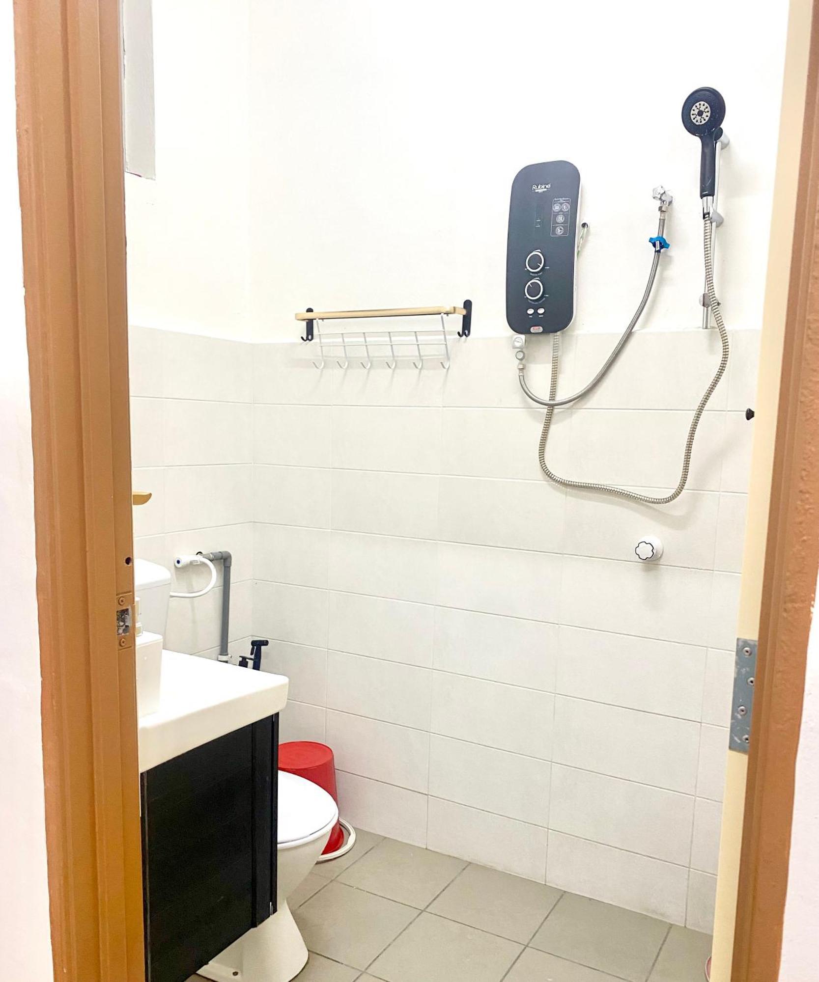 Raees Homestay Kampong Tanjong Minyak Exterior foto